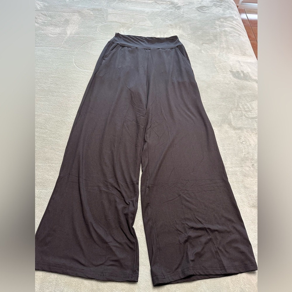 Unbranded black wide leg trousers, small, new without tags, with pockets. - Picture 2 of 8